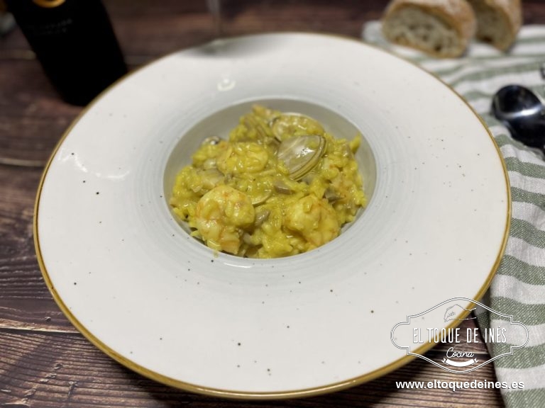 Se remueve bien y se sirve ya caliente.